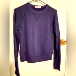 Uniqlo blue crew neck. 90% cotton.
